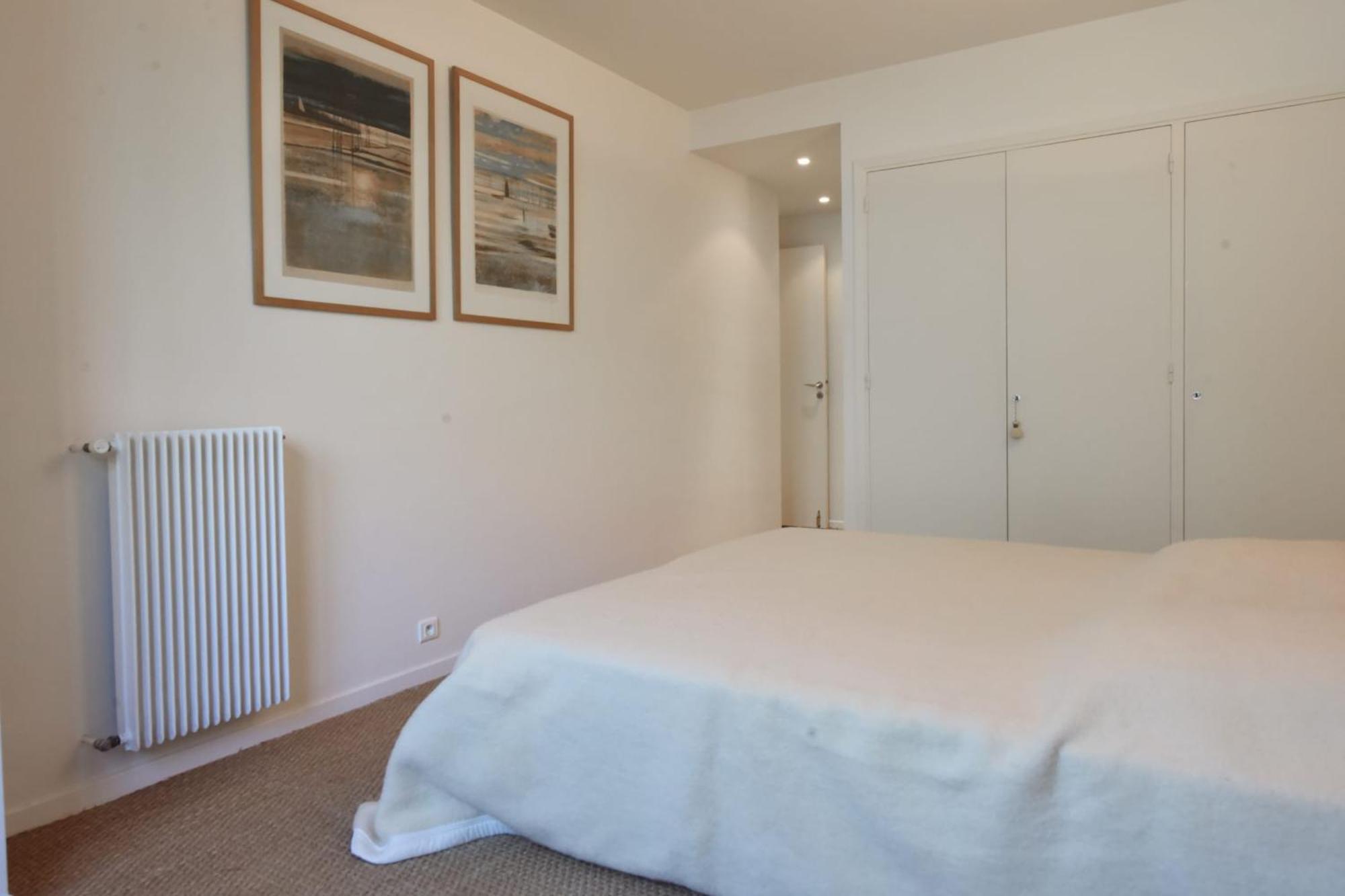 Close To Downtown Swimming Pool And Sea View
