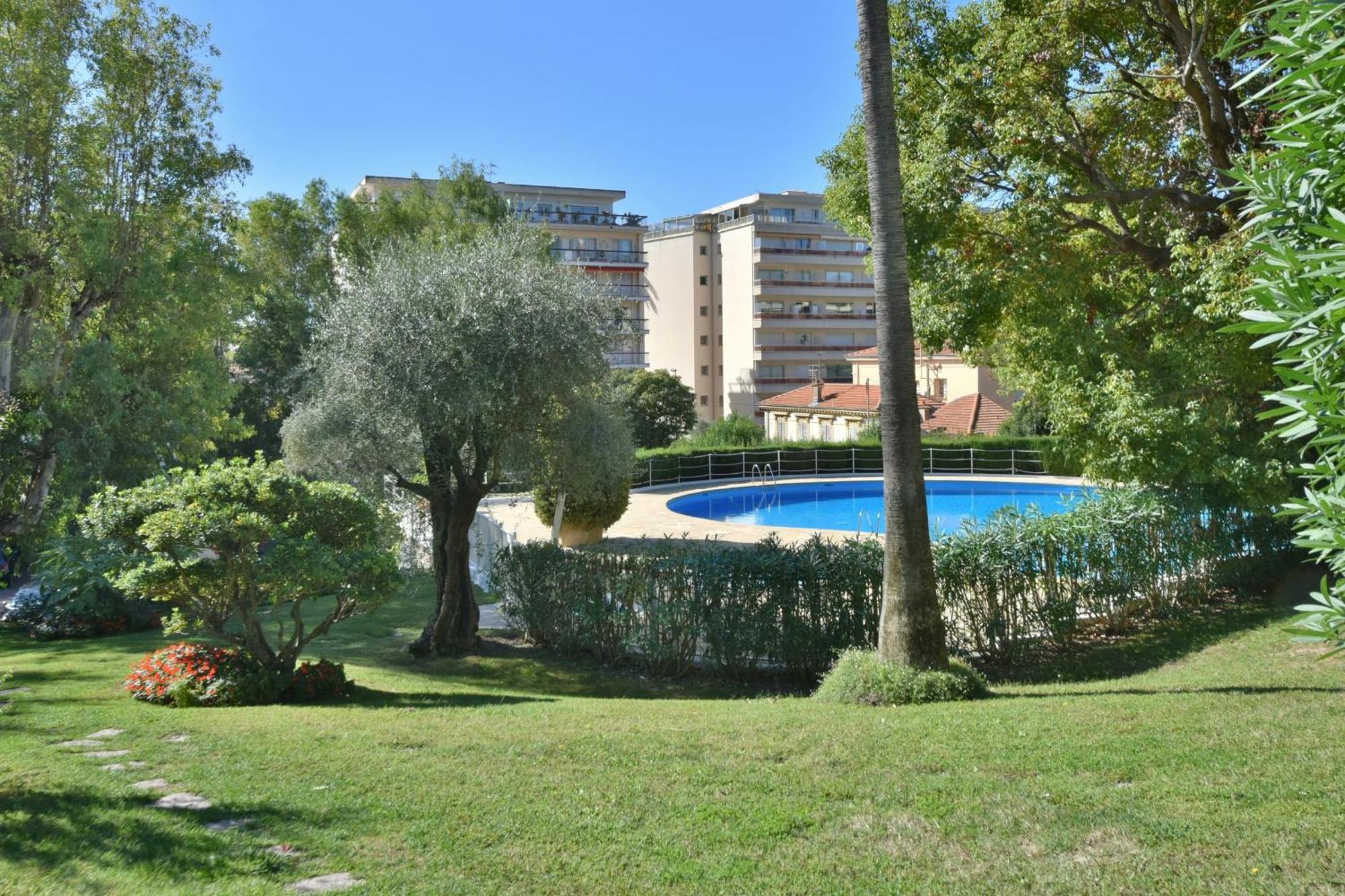 Close To Downtown Swimming Pool And Sea View Apartment *